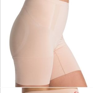 SPANX Oncore Firm Support Mid Thigh Short